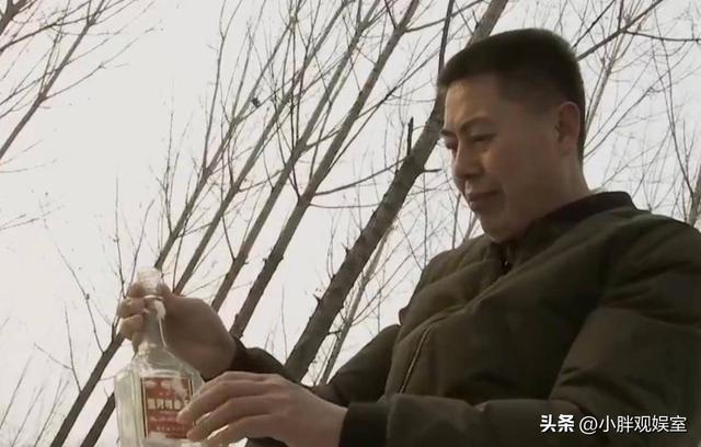 山东小伙捡破烂为生，无意发现酒瓶里的商机，如今1年净赚2个亿赚钱商机项目大全-齐力副业